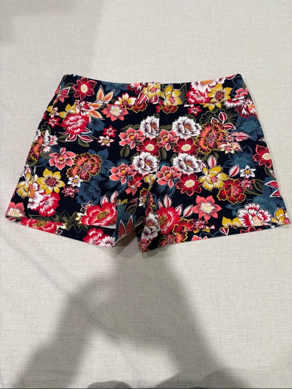 🌼 LOFT High-Waist Floral Print Shorts in Navy, Red and Yellow size 6